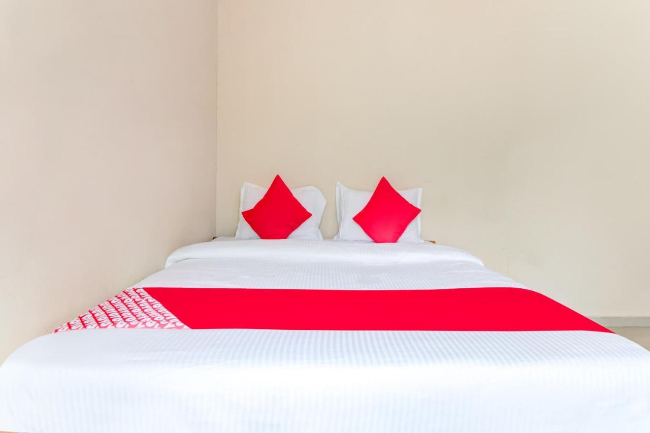 Oyo 48915 Chaitanya Green Park Hotel Vani Quarto foto